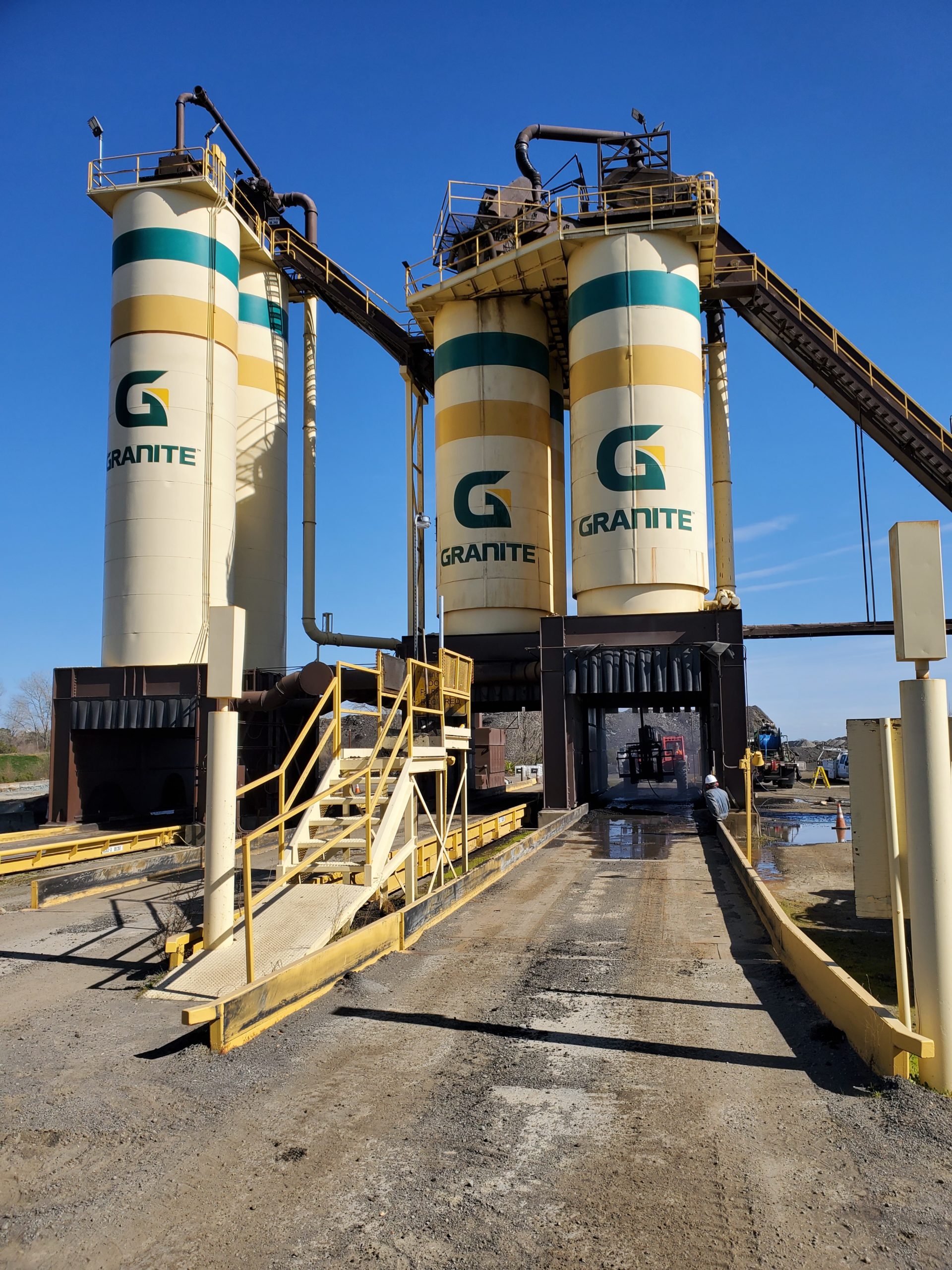 photo of Bradshaw Granite Asphalt Plant Silos, Sacramento, CA, DrumJet project