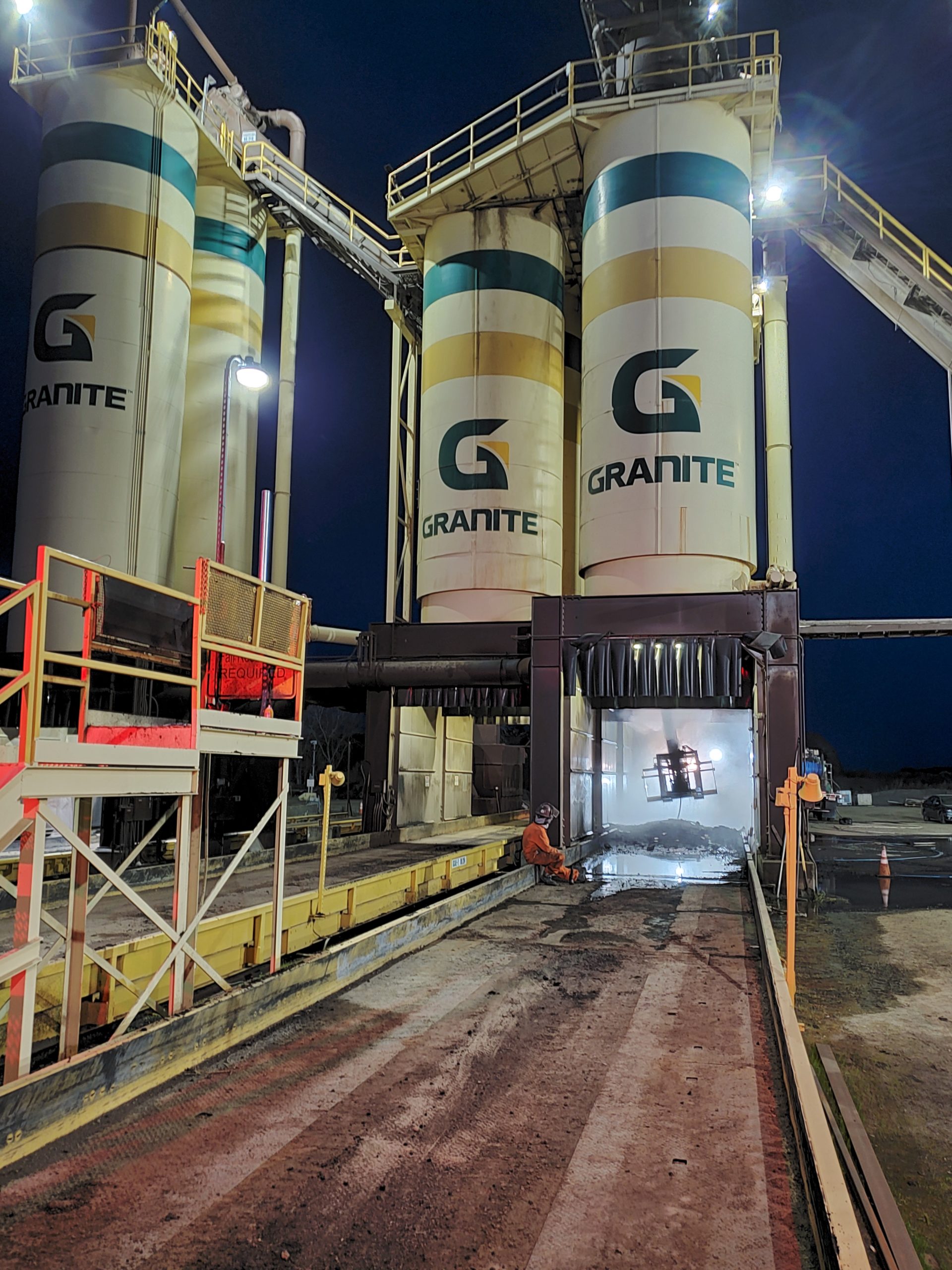 photo of Hydrojetting of Asphalt Plant Silos, Sacramento, CA, DrumJet project